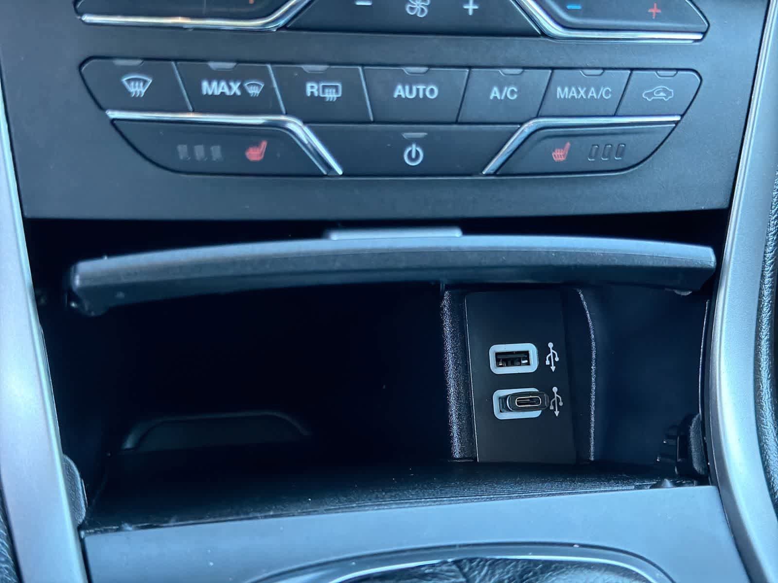 Used 2016 Ford Edge SEL w/ Equipment Group 201A AWD/4WD image 33