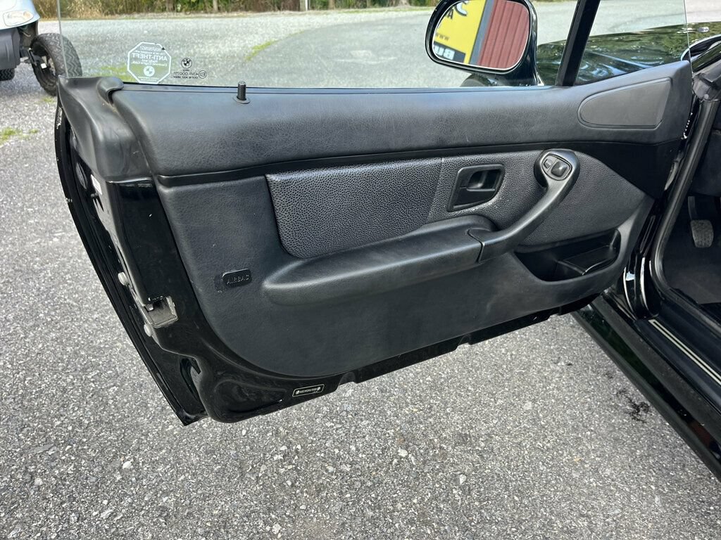 Used 1999 BMW Z3 2.5i RWD image 19