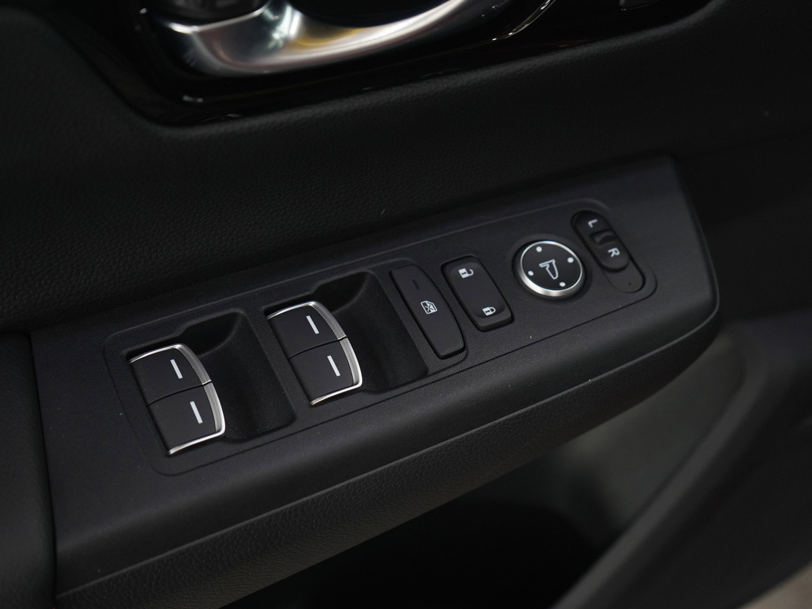 Used 2025 Honda CR-V Sport Touring image 18