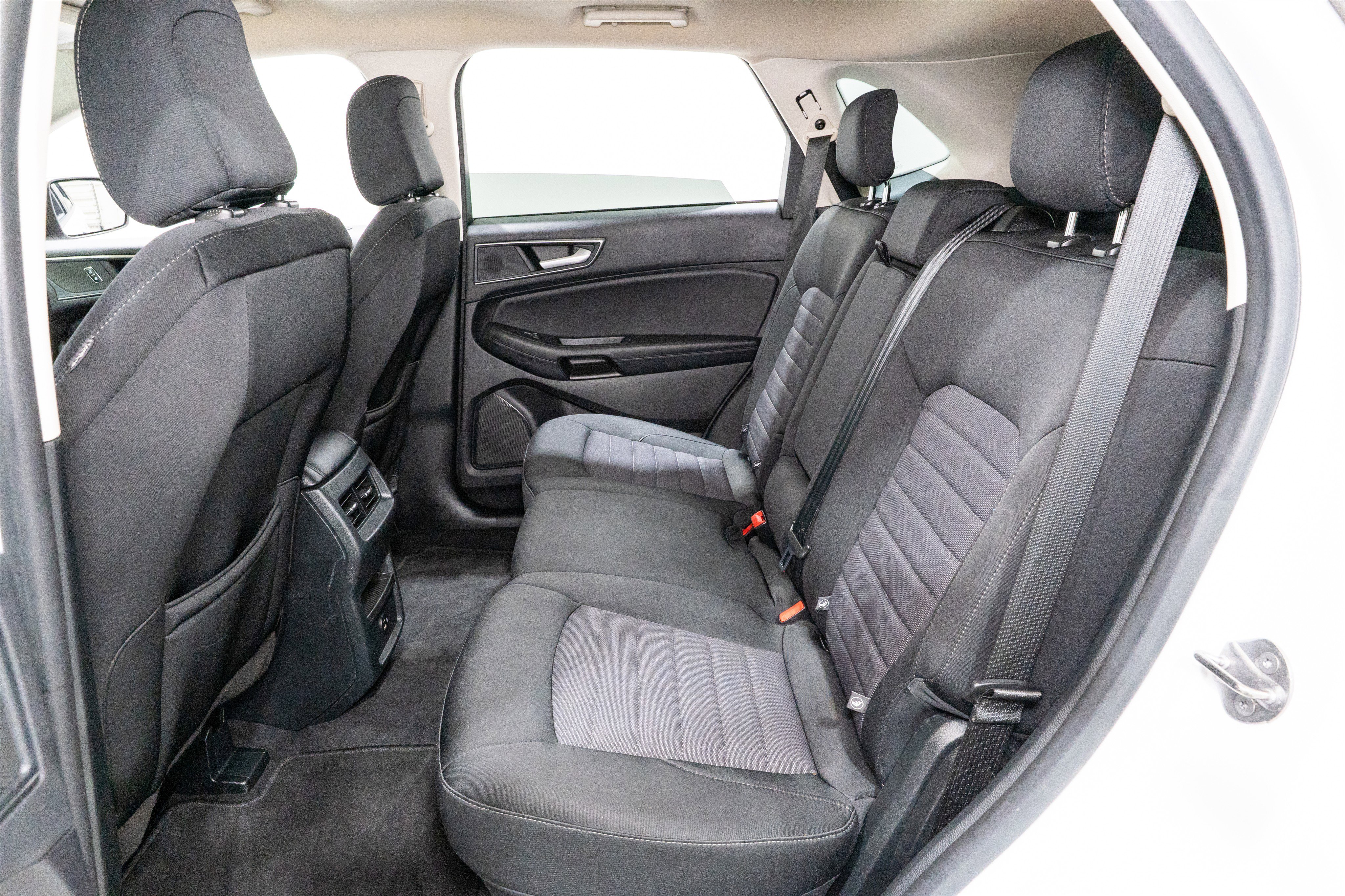 Used 2021 Ford Edge SE image 29