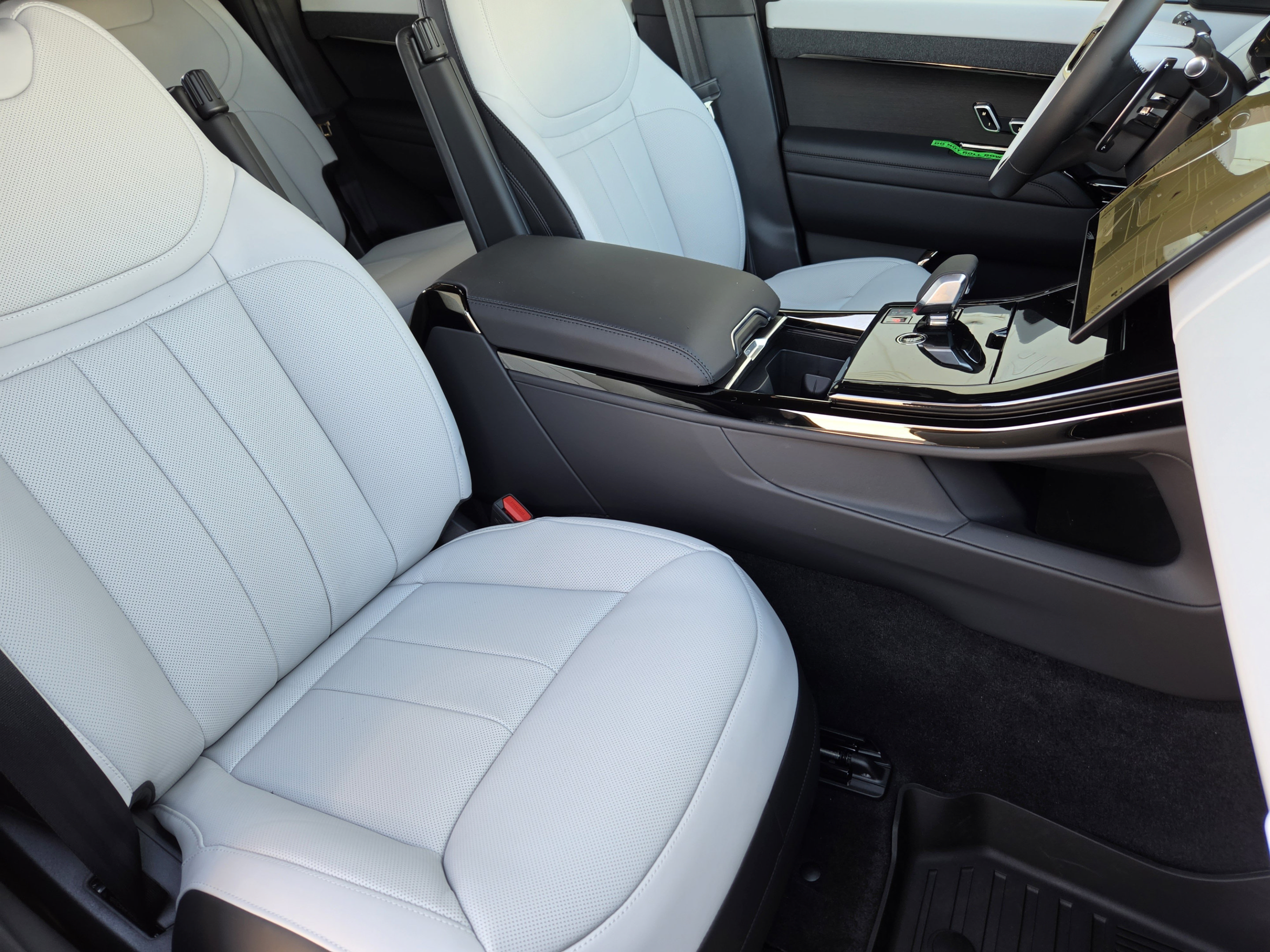 New 2027 Land Rover Range Rover Sport Dynamic SE AWD/4WD image 9