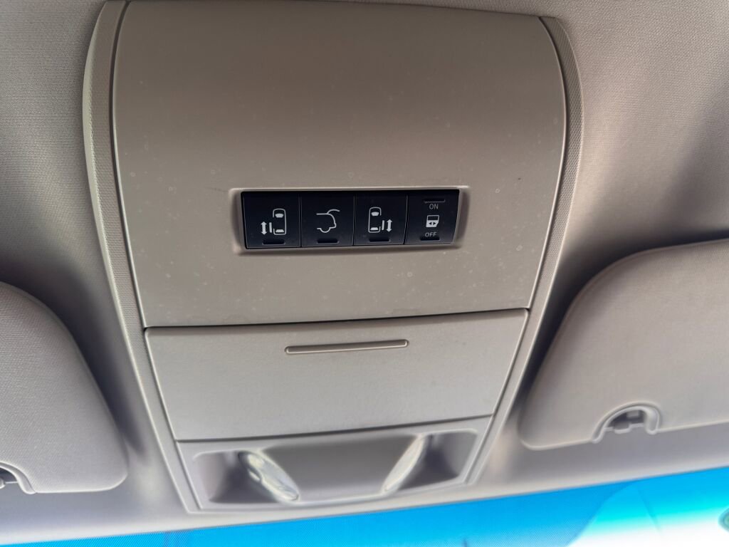 Used 2016 Dodge Grand Caravan SXT image 26