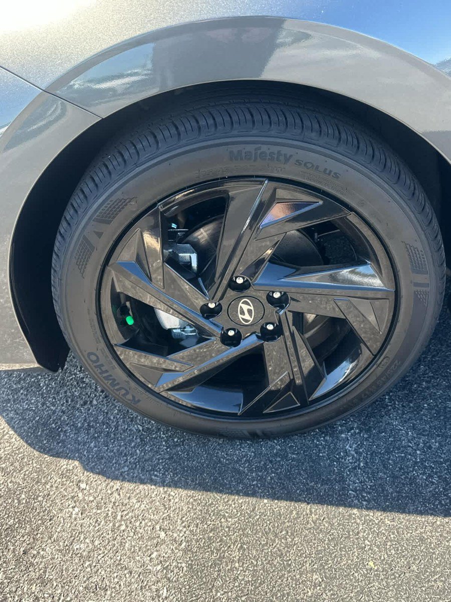 New 2026 Hyundai Elantra SEL Sport FWD image 17