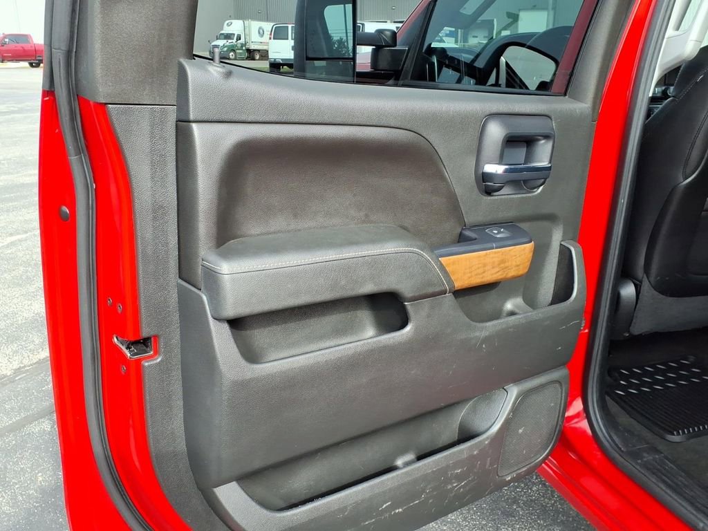 Used 2015 Chevrolet Silverado 2500 LTZ w/ LTZ Plus Package image 29