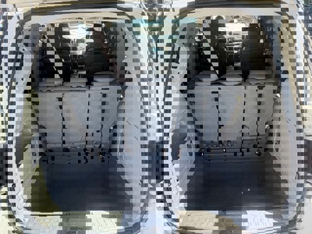 Used 2010 Volkswagen Routan SE image 4