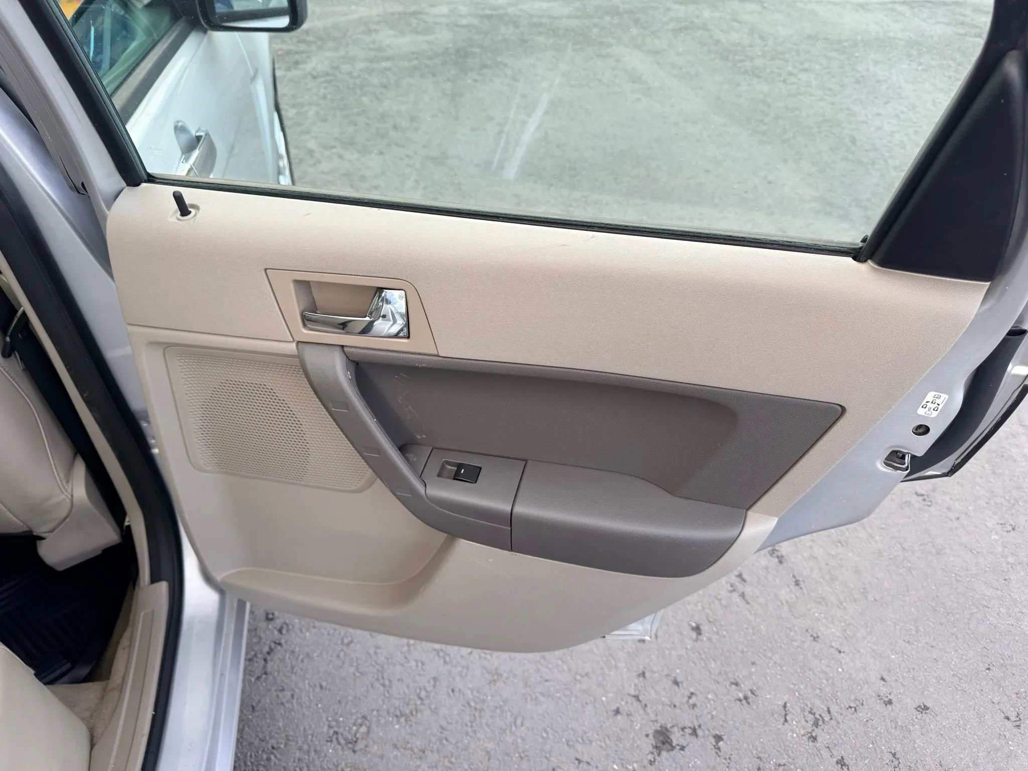 Used 2010 Ford Focus SEL FWD image 17