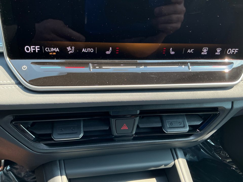New 2026 Volkswagen Tiguan SE R-Line FWD image 17