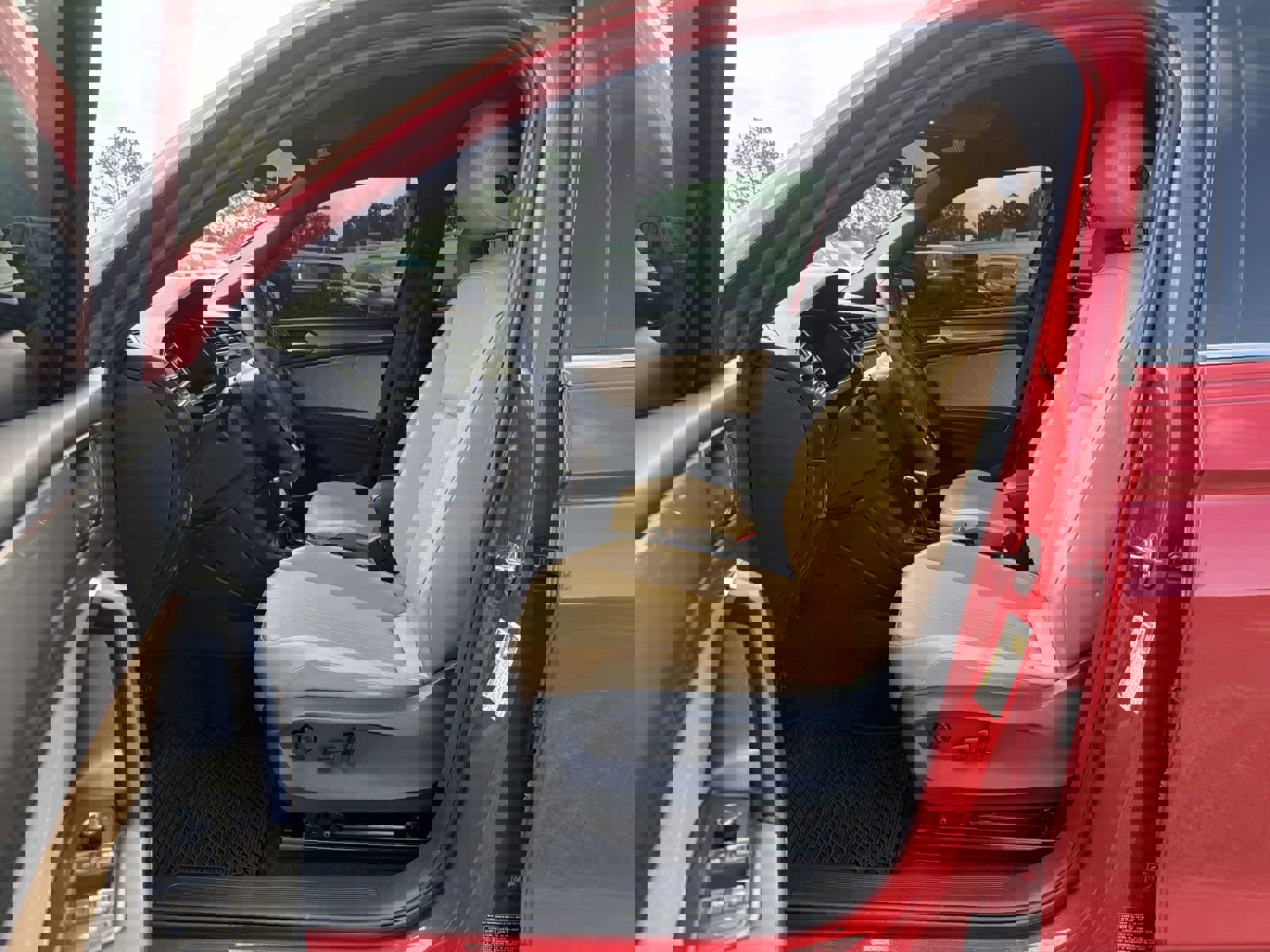 Used 2024 Volkswagen Tiguan SE image 16