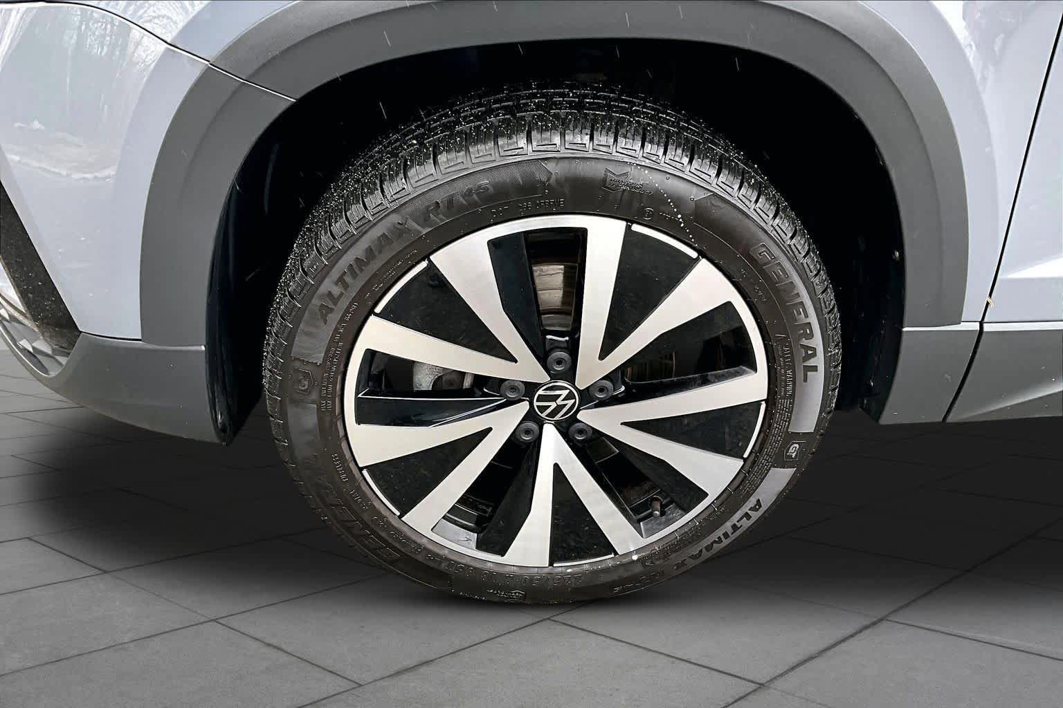 Used 2022 Volkswagen Taos SE AWD/4WD image 11