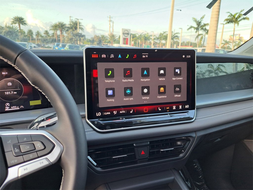 Used 2025 Volkswagen Tiguan SE image 8