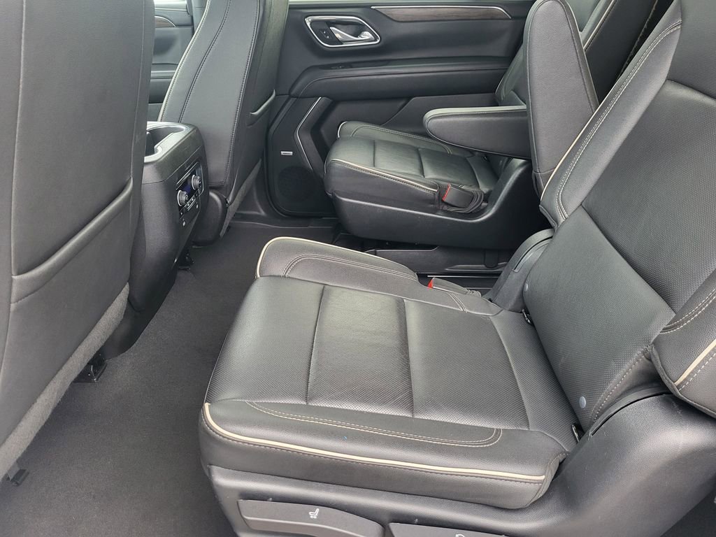 Used 2023 Chevrolet Suburban Premier image 15