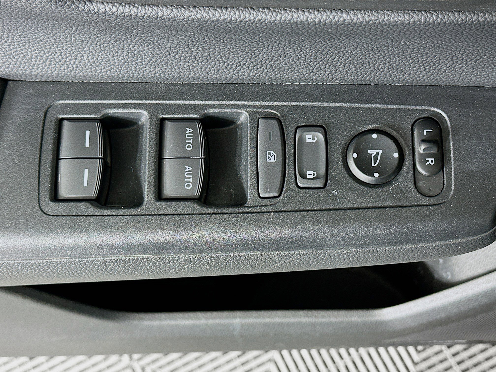 Used 2025 Honda CR-V EX image 15