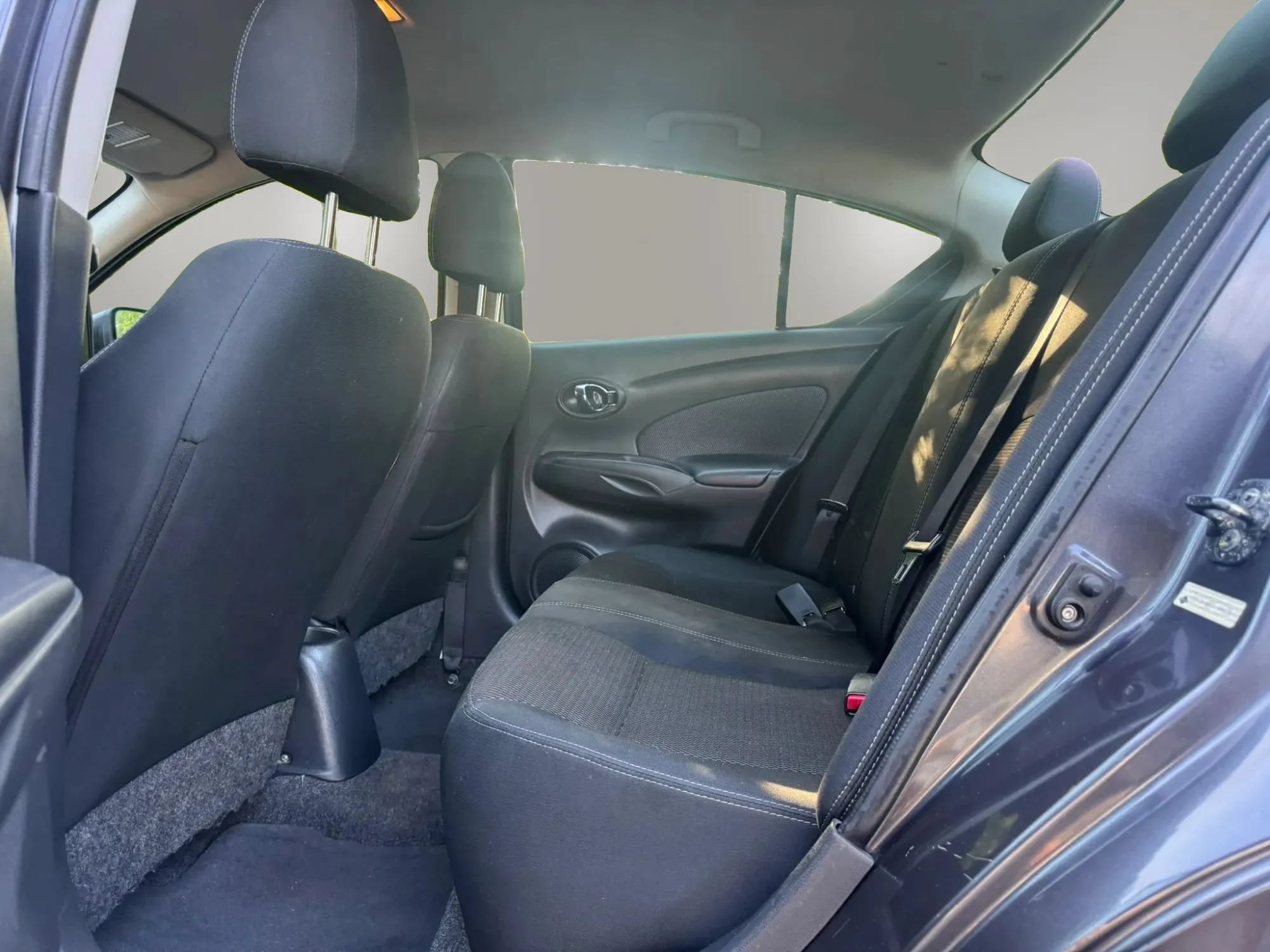 Used 2015 Nissan Versa SV FWD image 10