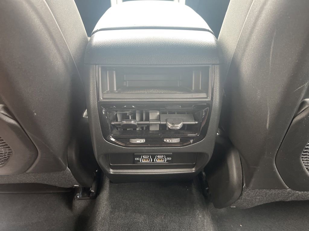 Used 2025 Jeep Grand Cherokee Laredo AWD/4WD image 26