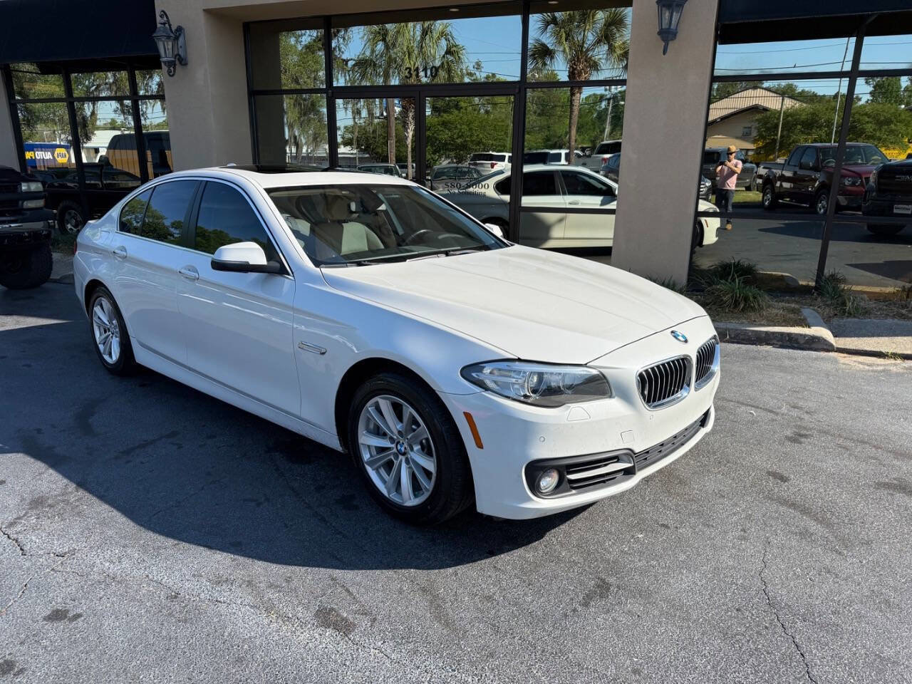 Used 2015 BMW 528i Sedan RWD image 1