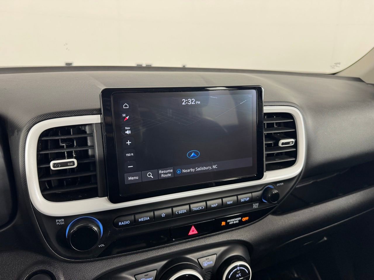 Used 2024 Hyundai Venue Limited image 14