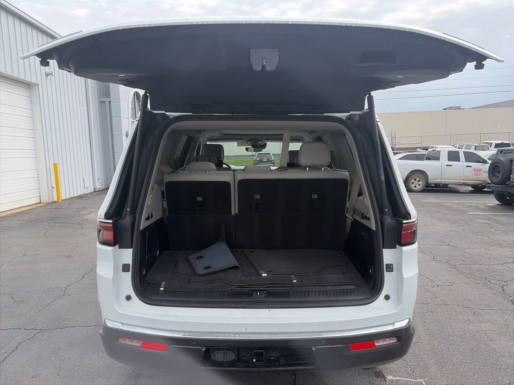 Used 2022 Jeep Wagoneer Series III w/ Premium Group I image 10