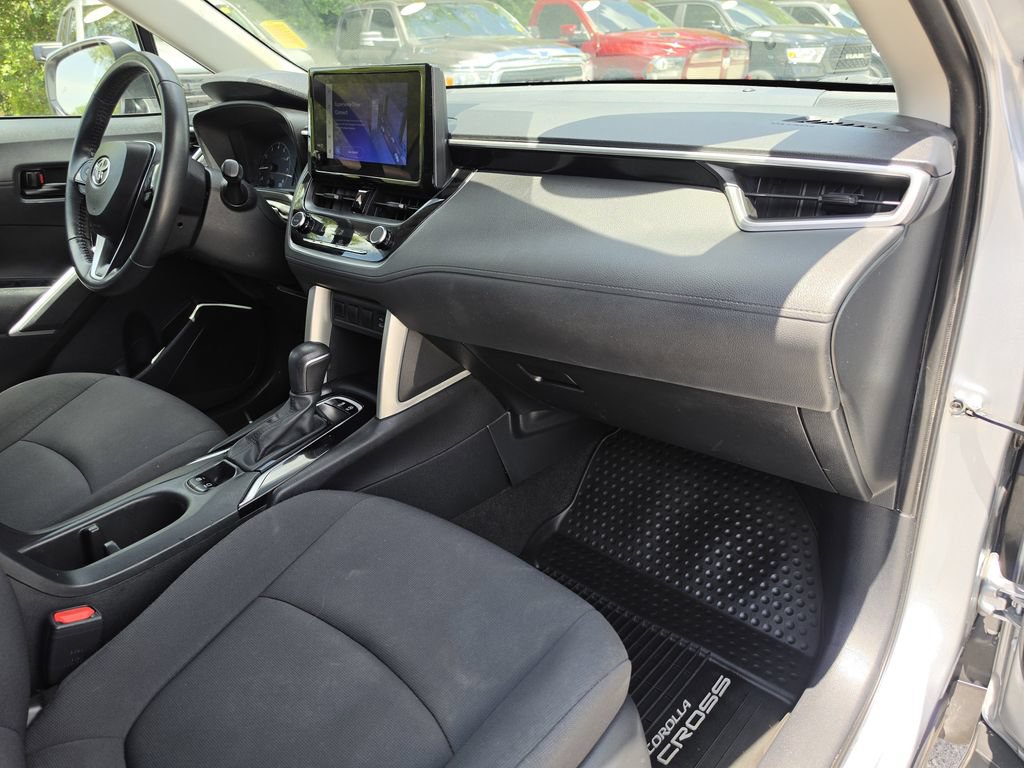 Used 2023 Toyota Corolla Cross LE FWD image 11