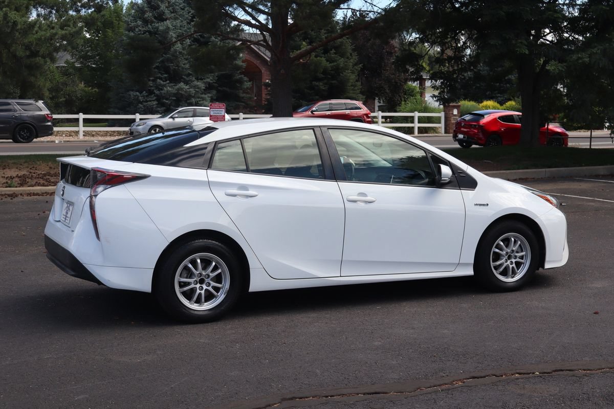 Used 2016 Toyota Prius Two FWD image 4