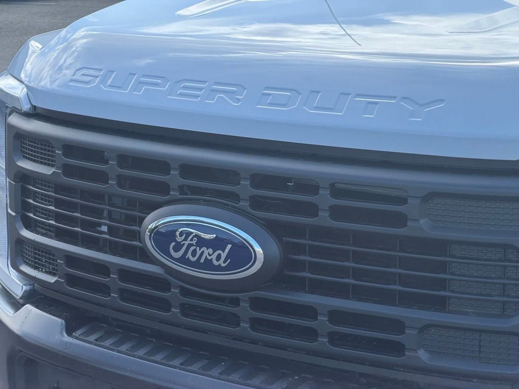 New 2026 Ford F550 4x4 Crew Cab image 7