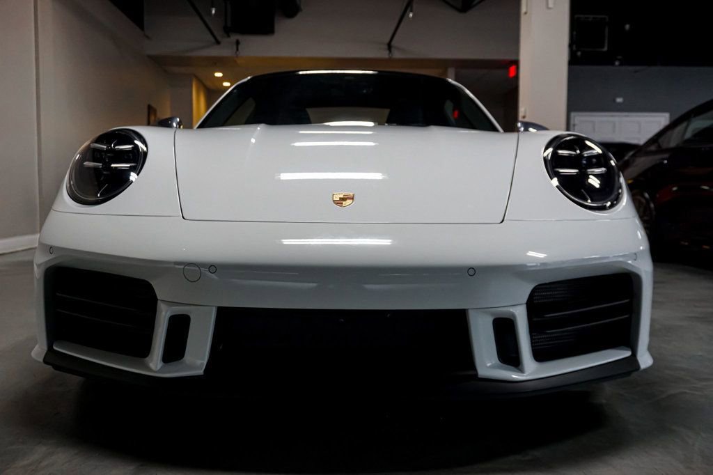 Used 2025 Porsche 911 Carrera T RWD image 17
