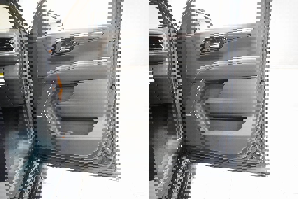 New 2025 Chevrolet Suburban Premier image 31