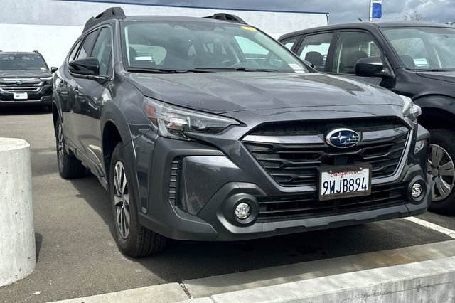 Used 2025 Subaru Outback Premium image 2