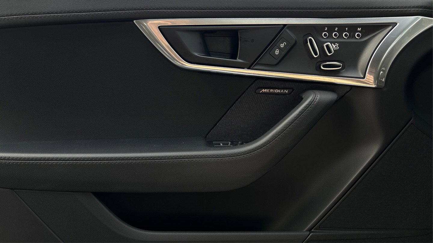 Used 2018 Jaguar F-TYPE Convertible image 14