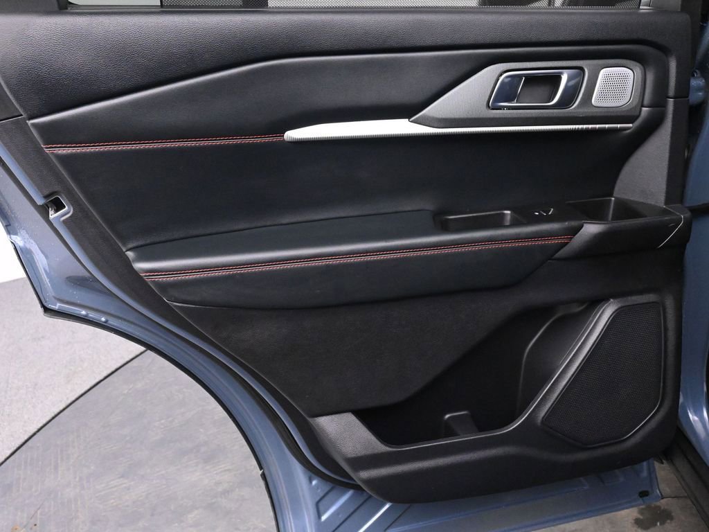 Used 2025 Ford Explorer ST image 14
