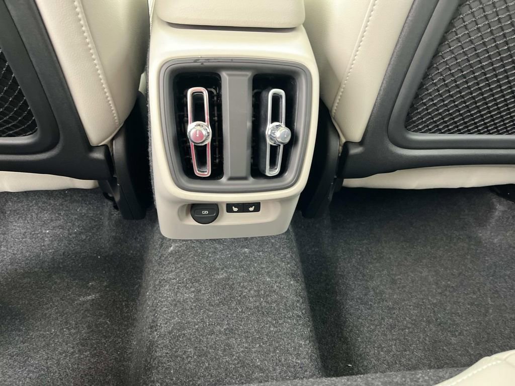 New 2026 Volvo XC40 B5 Ultra w/ Climate Package image 17