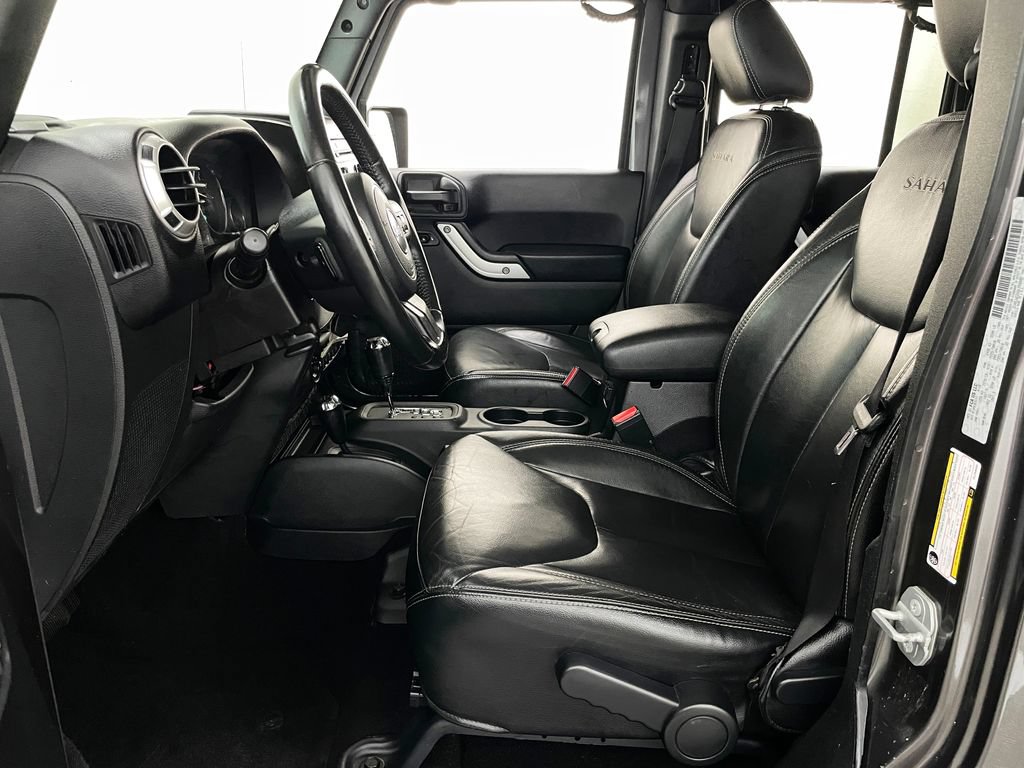 Used 2016 Jeep Wrangler Unlimited Sahara AWD/4WD image 5