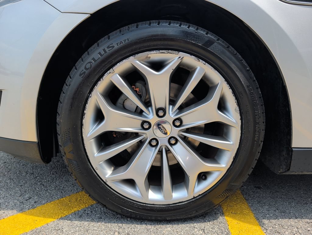 Used 2018 Ford Taurus Limited FWD image 4