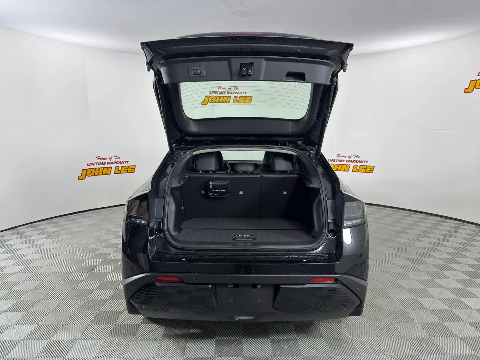 New 2026 Nissan Leaf Platinum+ w/ Cargo Package (Platinum+) image 5