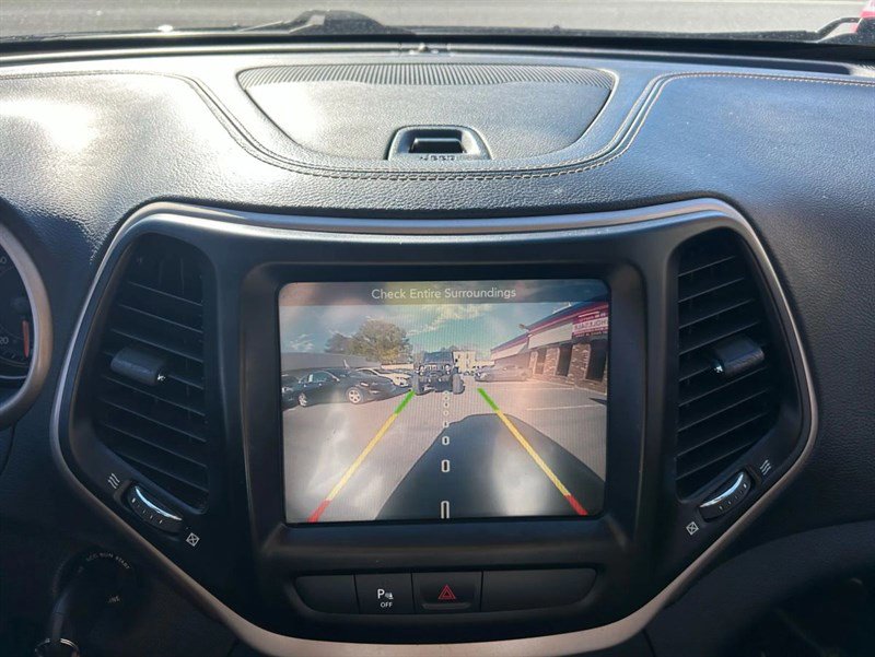 Used 2016 Jeep Cherokee Latitude w/ Safety/Convenience Group image 12