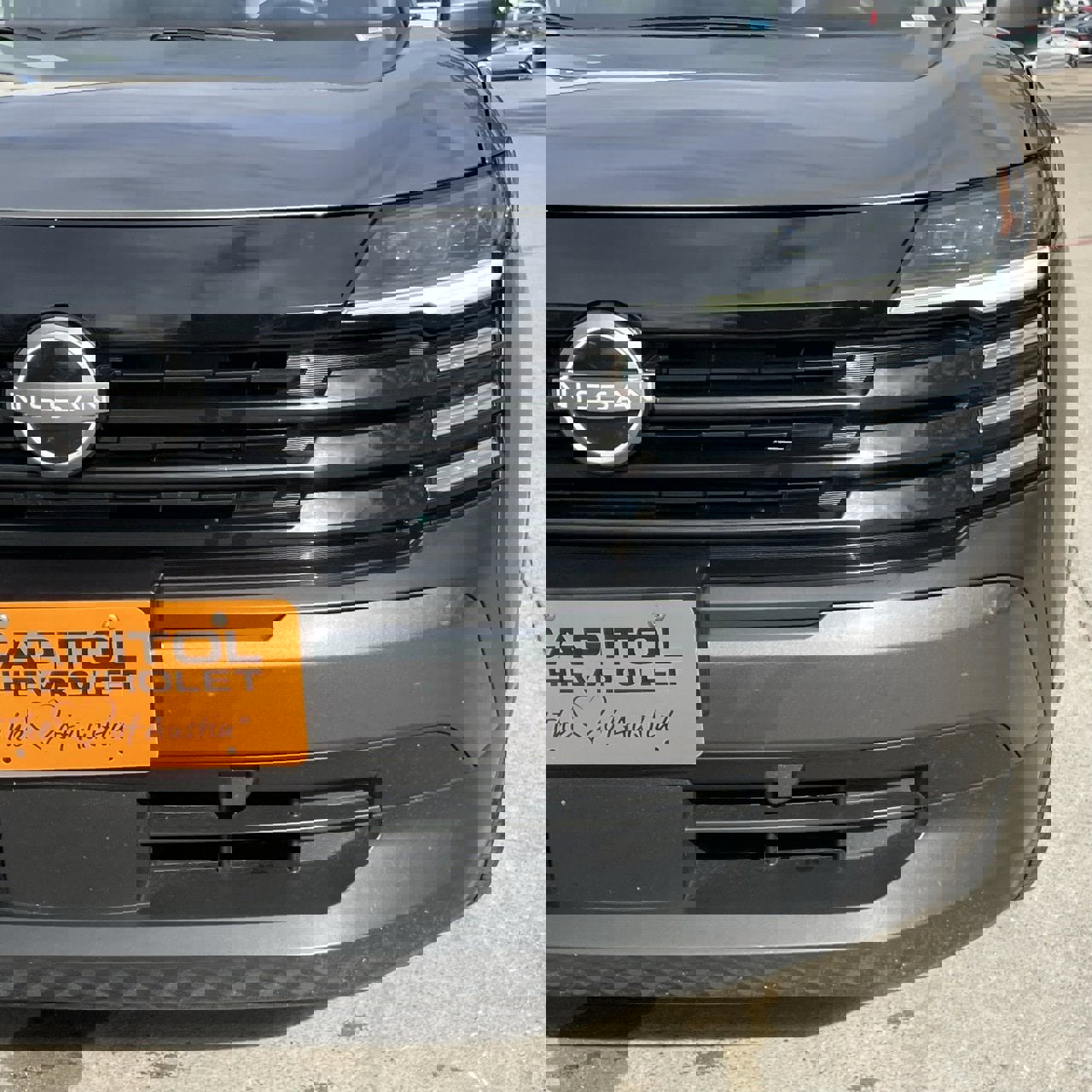 Used 2025 Nissan Kicks SV image 7