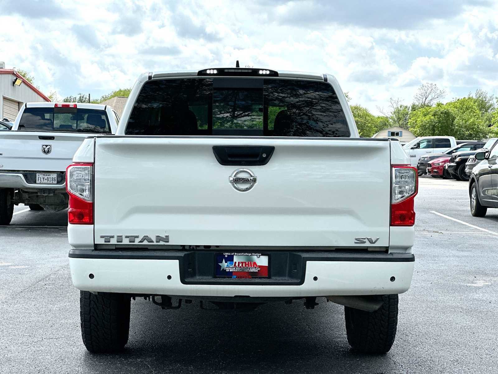 Used 2022 Nissan Titan SV image 14