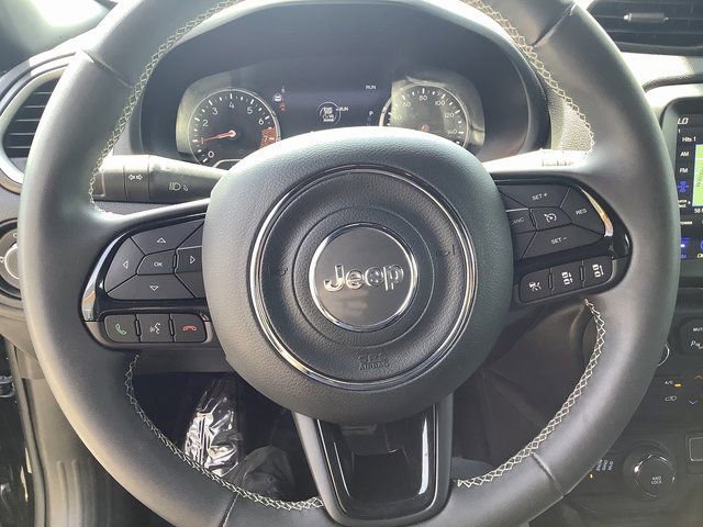 Used 2021 Jeep Renegade Latitude w/ Luxury Group II AWD/4WD image 11