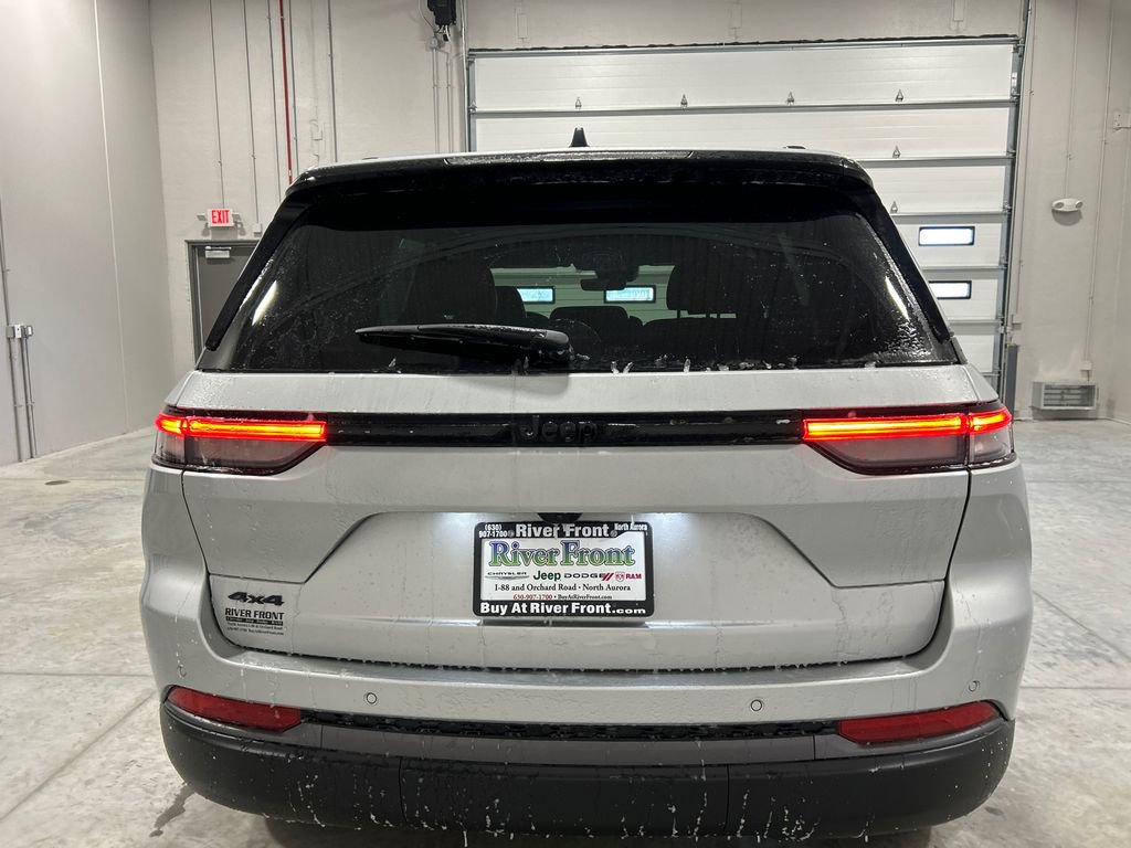 New 2026 Jeep Grand Cherokee Altitude image 7