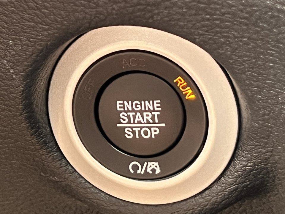 Used 2026 Chrysler Pacifica Limited FWD image 34