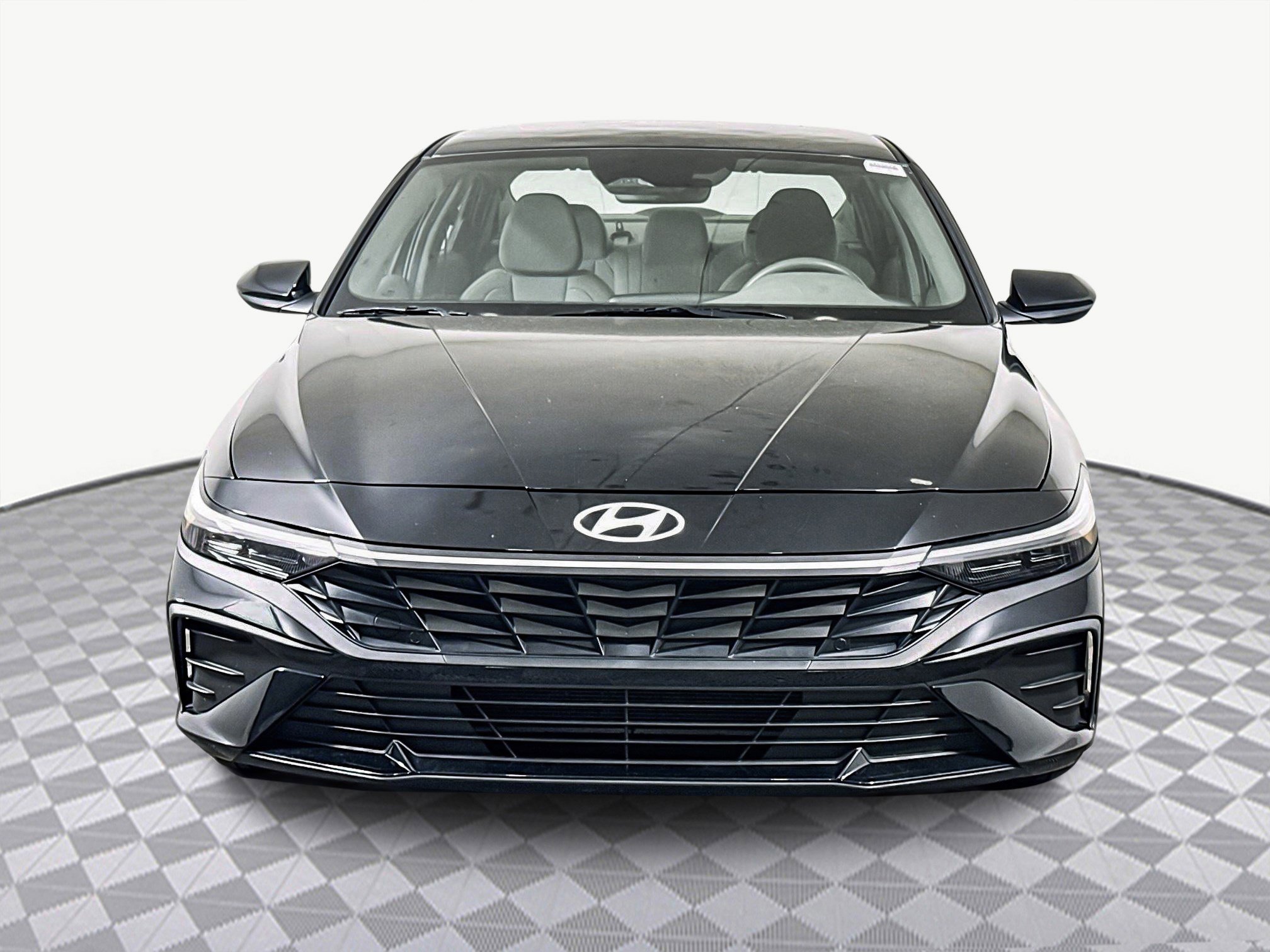 Used 2025 Hyundai Elantra SE image 2