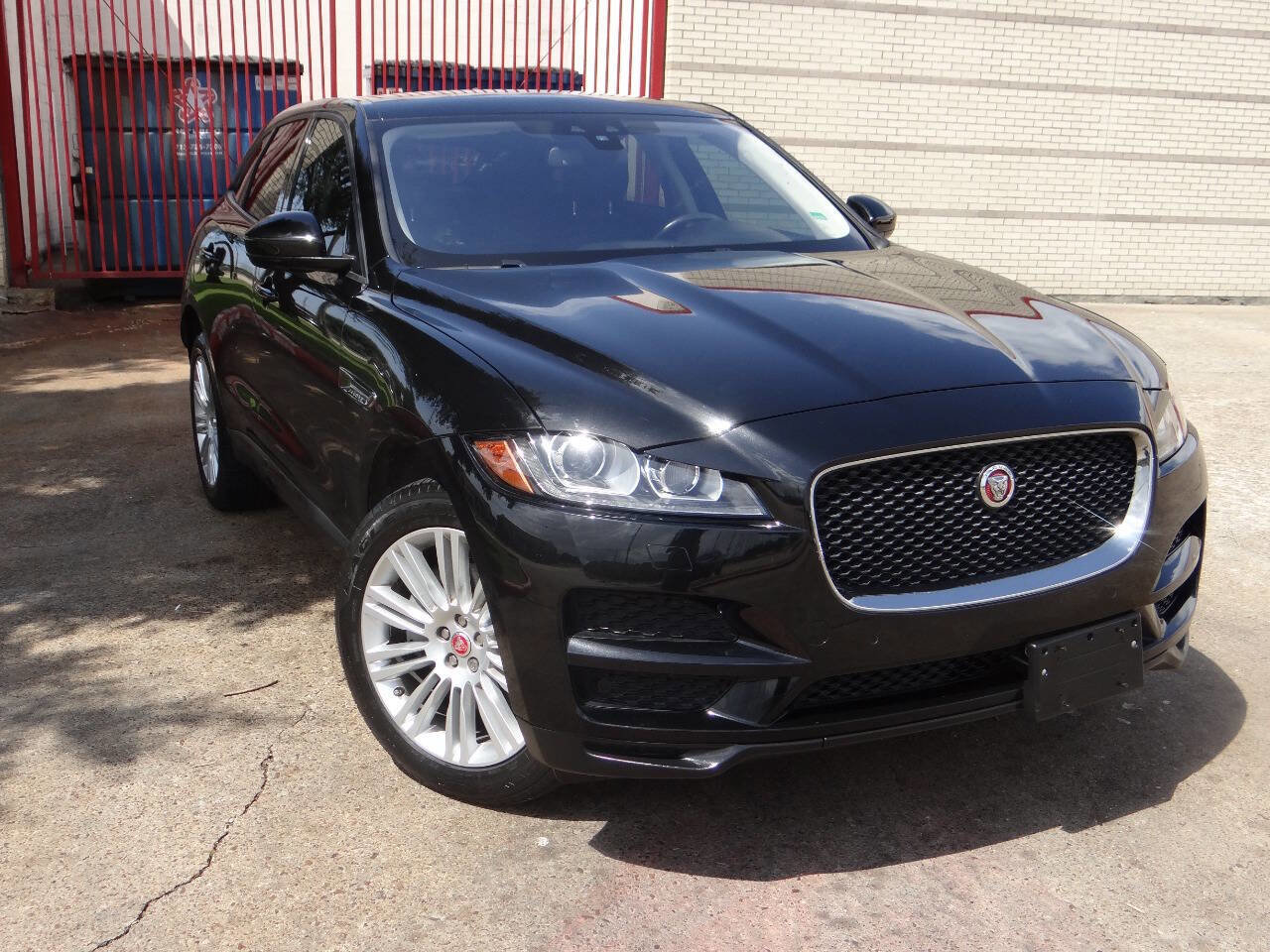 Used 2017 Jaguar F-PACE Premium AWD/4WD image 1