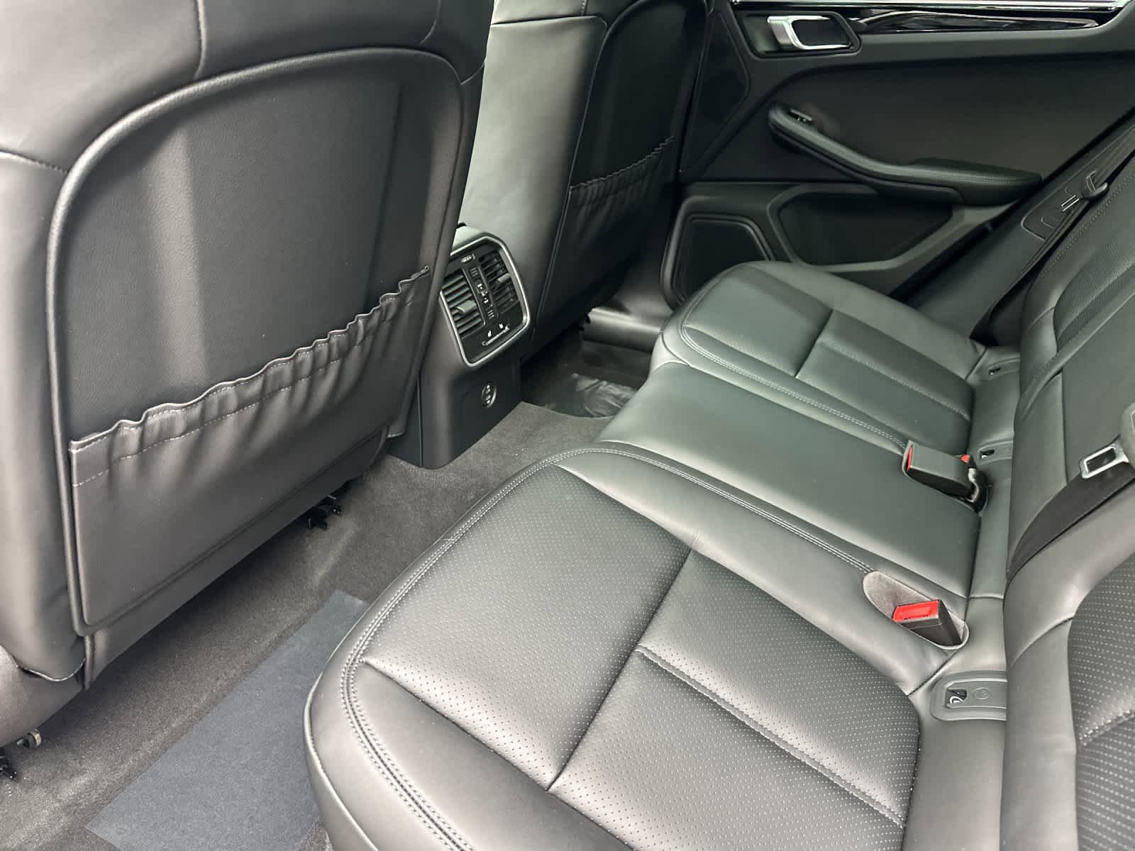 New 2026 Porsche Macan AWD/4WD image 13
