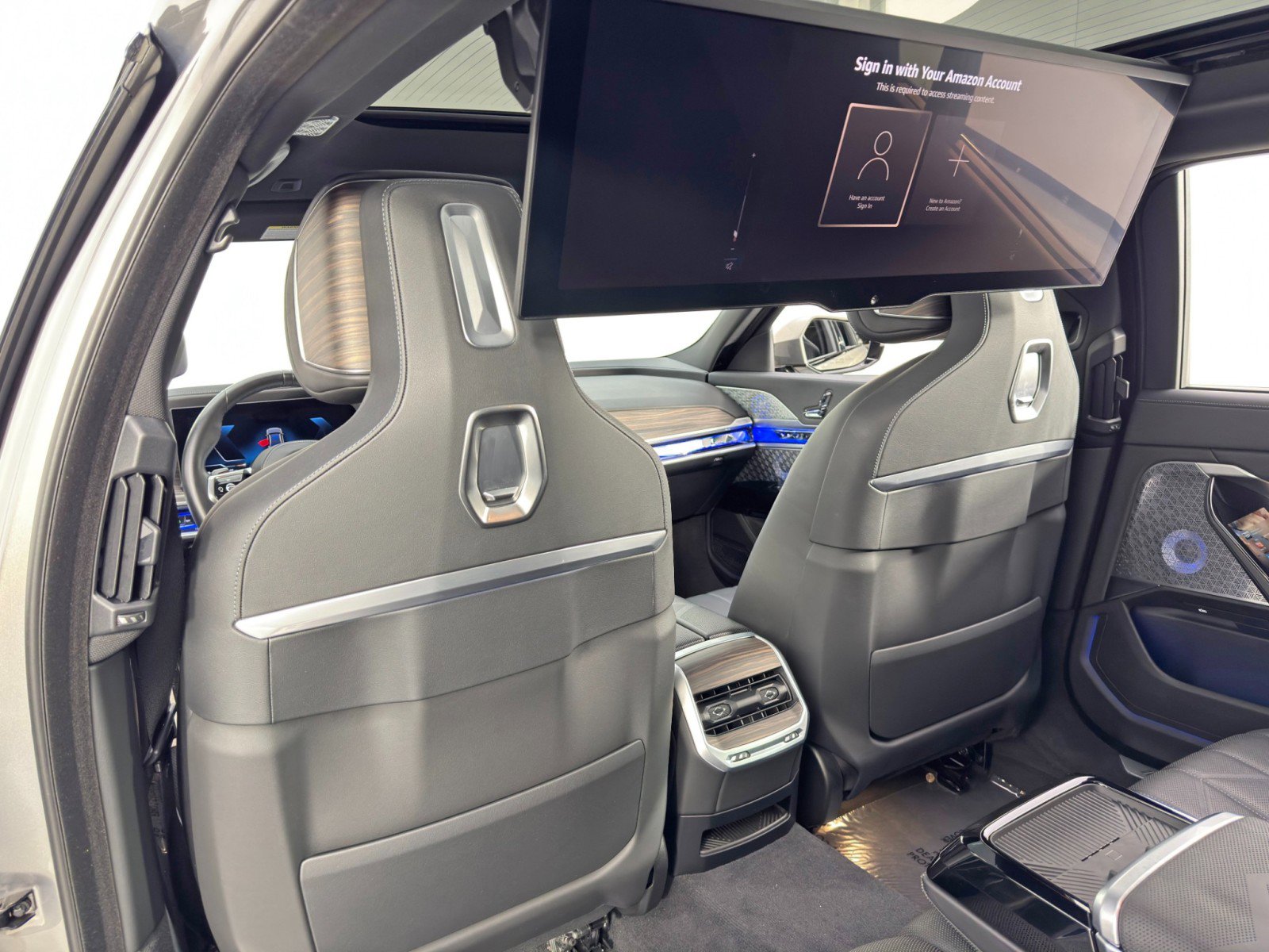 Used 2023 BMW i7 xDrive60 image 47