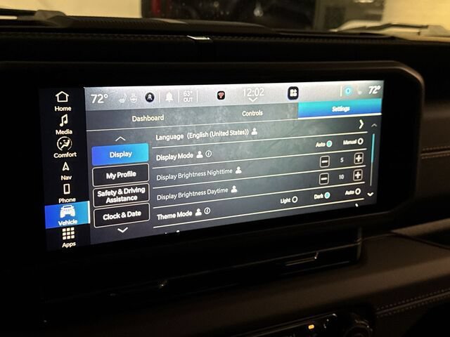 New 2024 Jeep Wrangler Unlimited Sahara w/ Technology Group AWD/4WD image 9