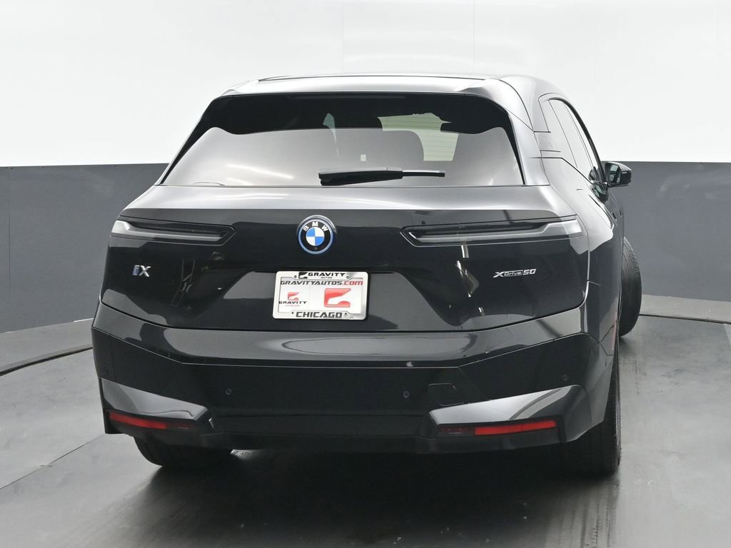 Used 2023 BMW iX xDrive50 w/ Sport Package AWD/4WD image 4