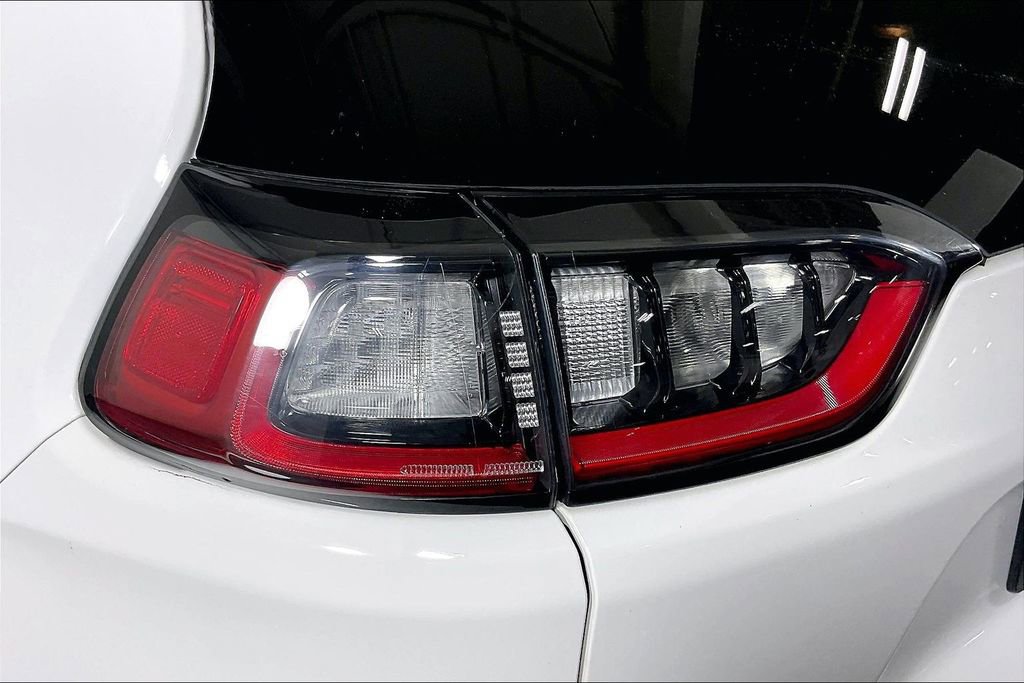 Used 2020 Jeep Cherokee Latitude Plus w/ Comfort/Convenience Group FWD image 40