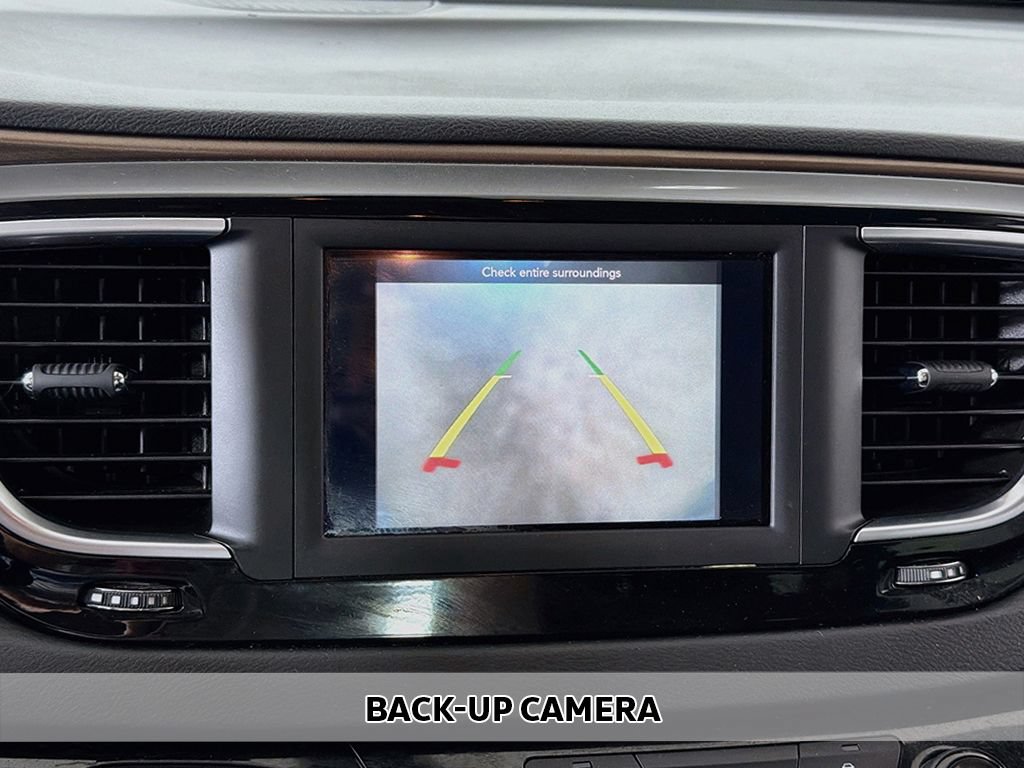 Used 2018 Chrysler Pacifica L FWD image 4