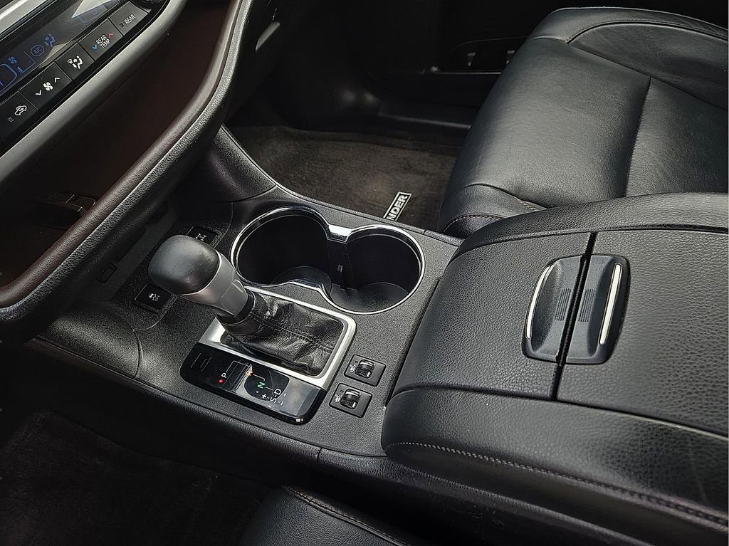 Used 2018 Toyota Highlander XLE AWD/4WD image 21