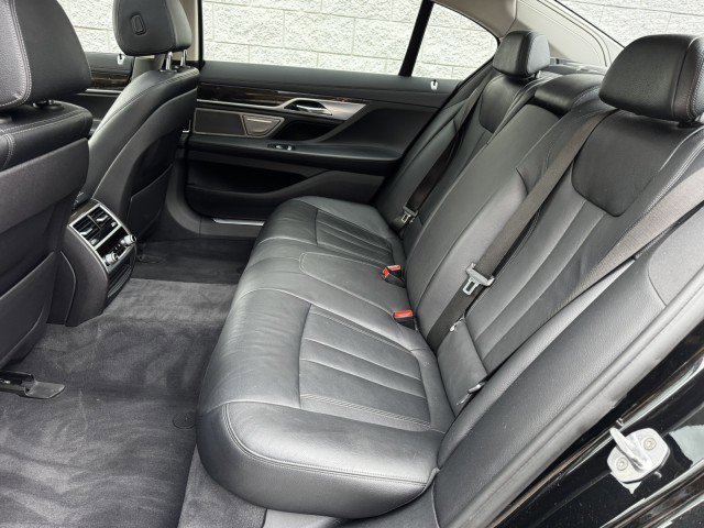 Used 2018 BMW 740i xDrive image 8