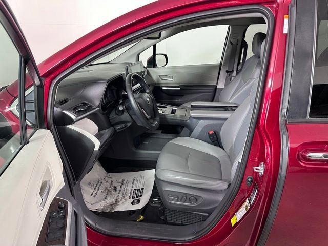 Used 2021 Toyota Sienna XLE image 23